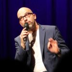 Lutz von Rosenberg-Lipinsky spricht ins Mikrofon